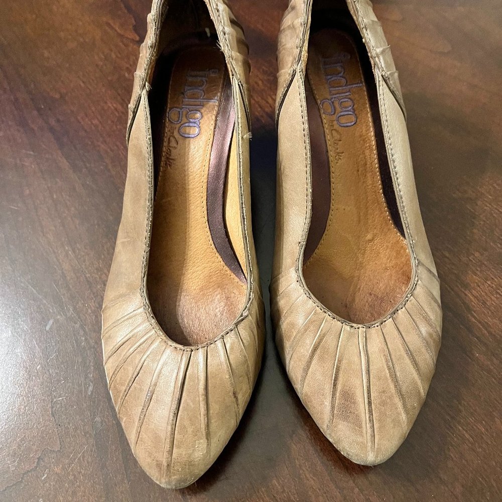 Clarks 2 Inch Heels - Tan/ Brown - Size 6.5M